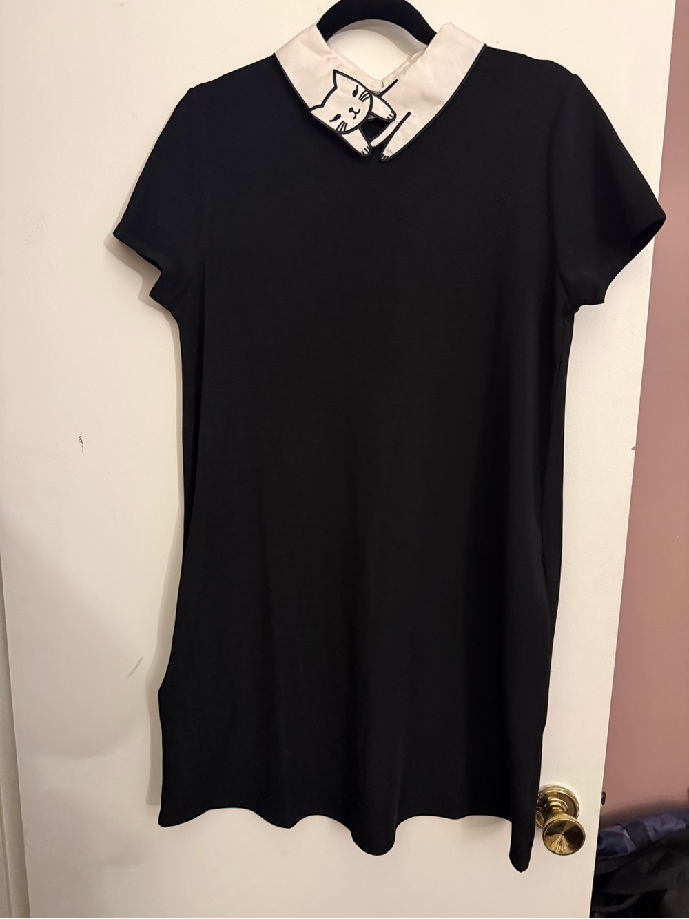 Alya Black Short-Sleeve Tunic with White Cat Collar